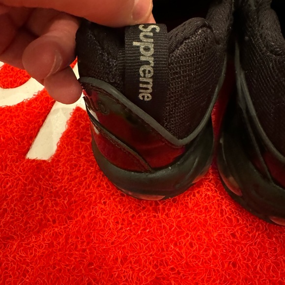 Supreme x Air Max 98 ‘Black’ - Picture 7 of 16